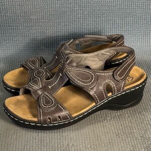 Clarks Lexi Q Walnut Women’s Leather Footbed Sandals Size 7.5 Wide